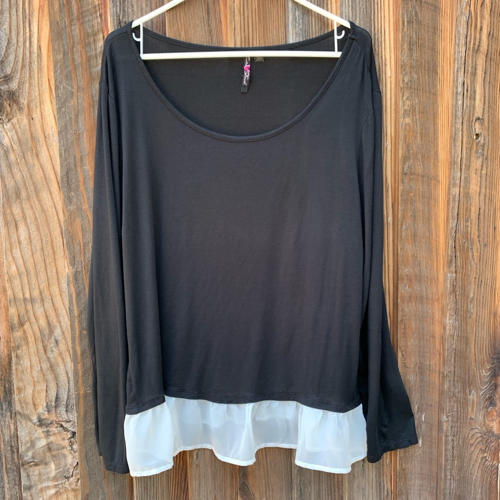 Women’s plus size black long sleeves blouse. (B)